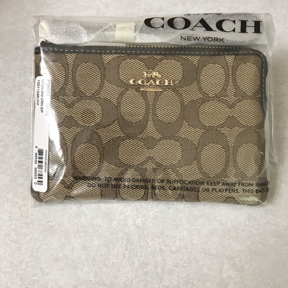 Coach Corner Zip Wristlet 💕Price Firm - Picture 4 of 5